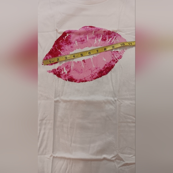 Lips T Shirt 💋 - Picture 2 of 3